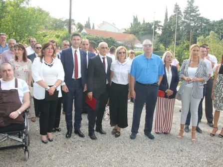 Opis slike