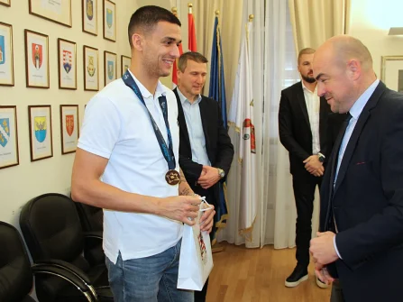 Opis slike