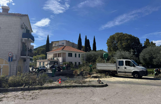 IZ SIGURNOSNIH RAZLOGA Uklonjena velika košćela na križanju Dalmatinske ...